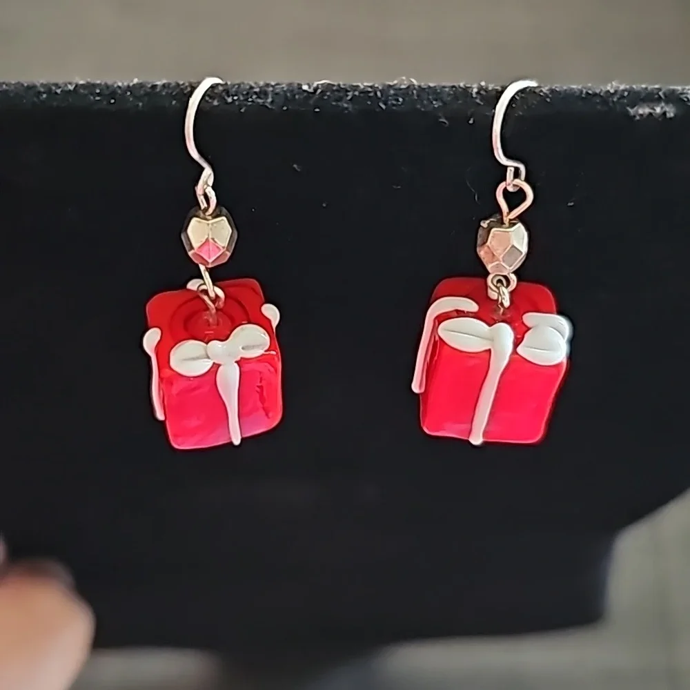 Glass Present Dangle Earrings Box A/4